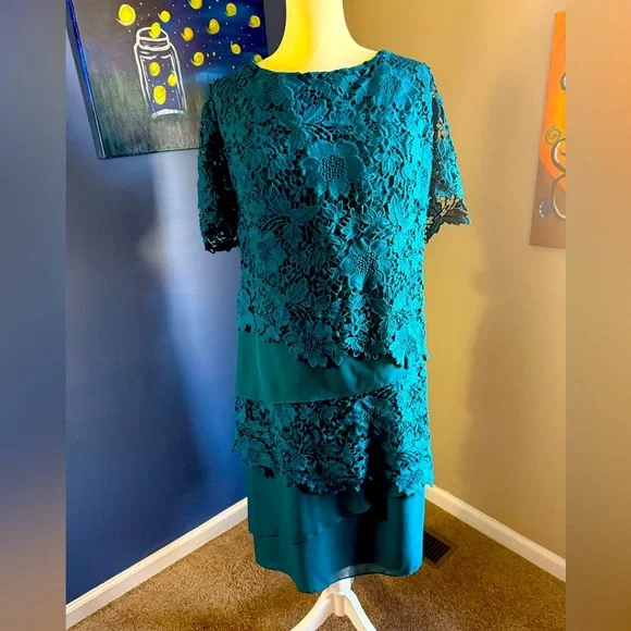 Lace and chiffon tiered dress with chiffon coverlet
Teal size 22W - Picture 2 of 2